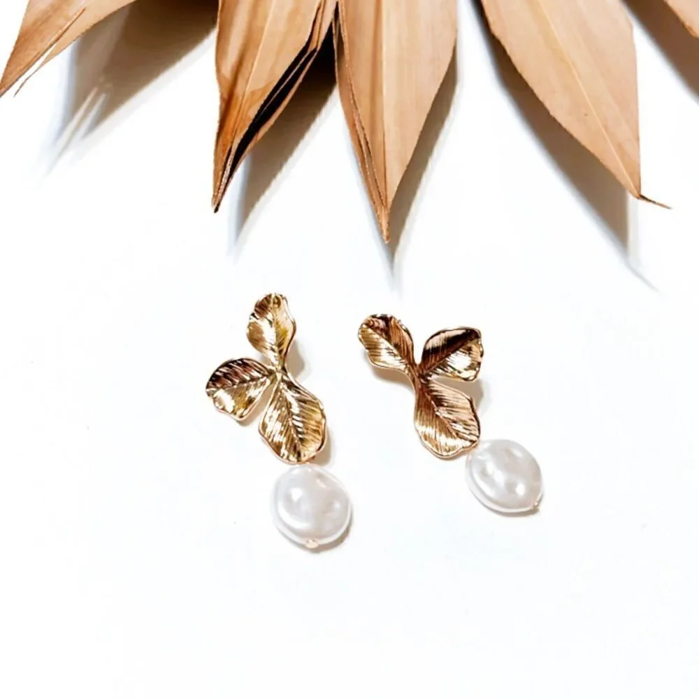Pearl drop earrings #714